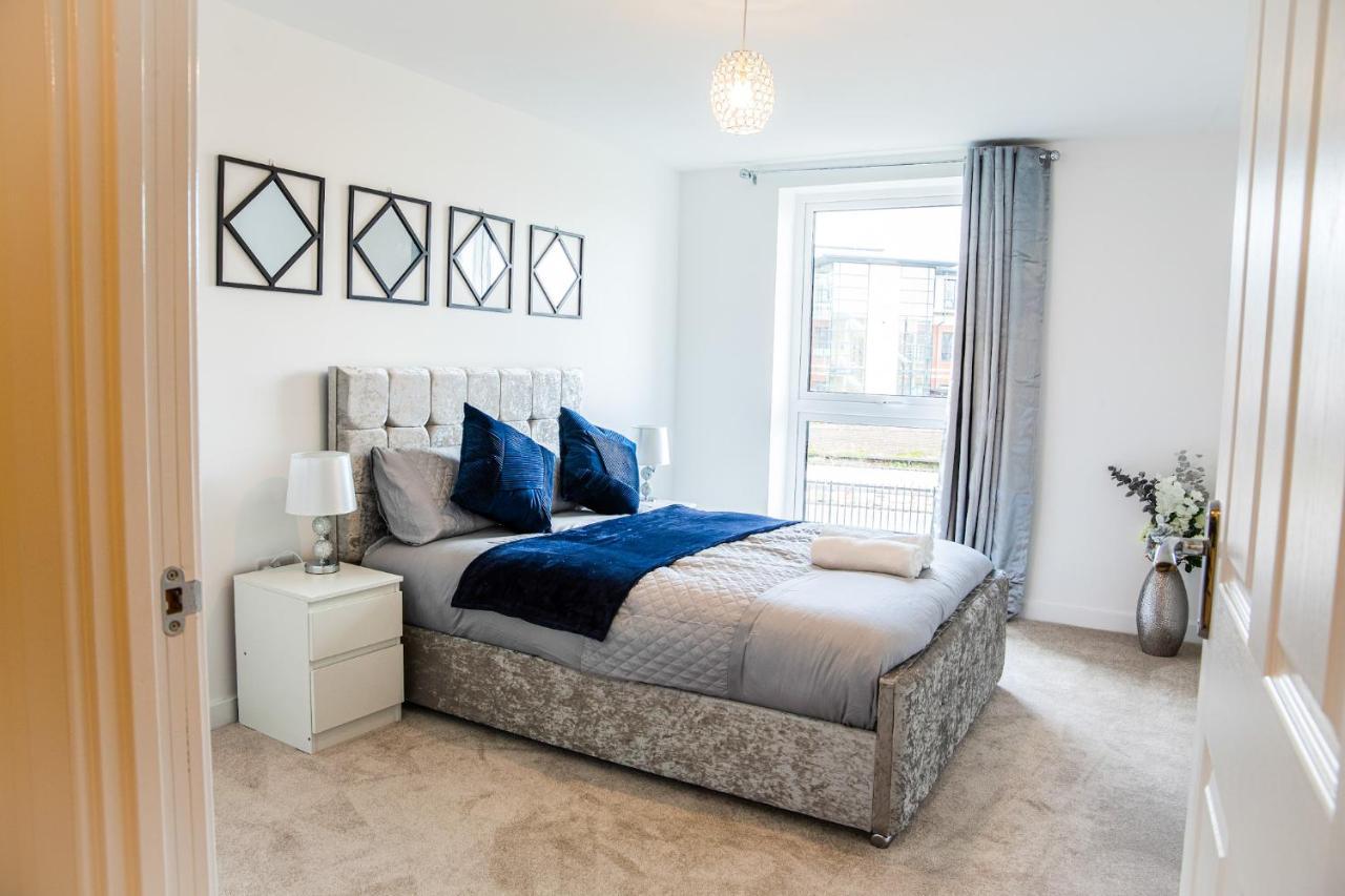 A Luxury 2 Bedroom Apartment With 2 Free Parking Chatham  Esterno foto