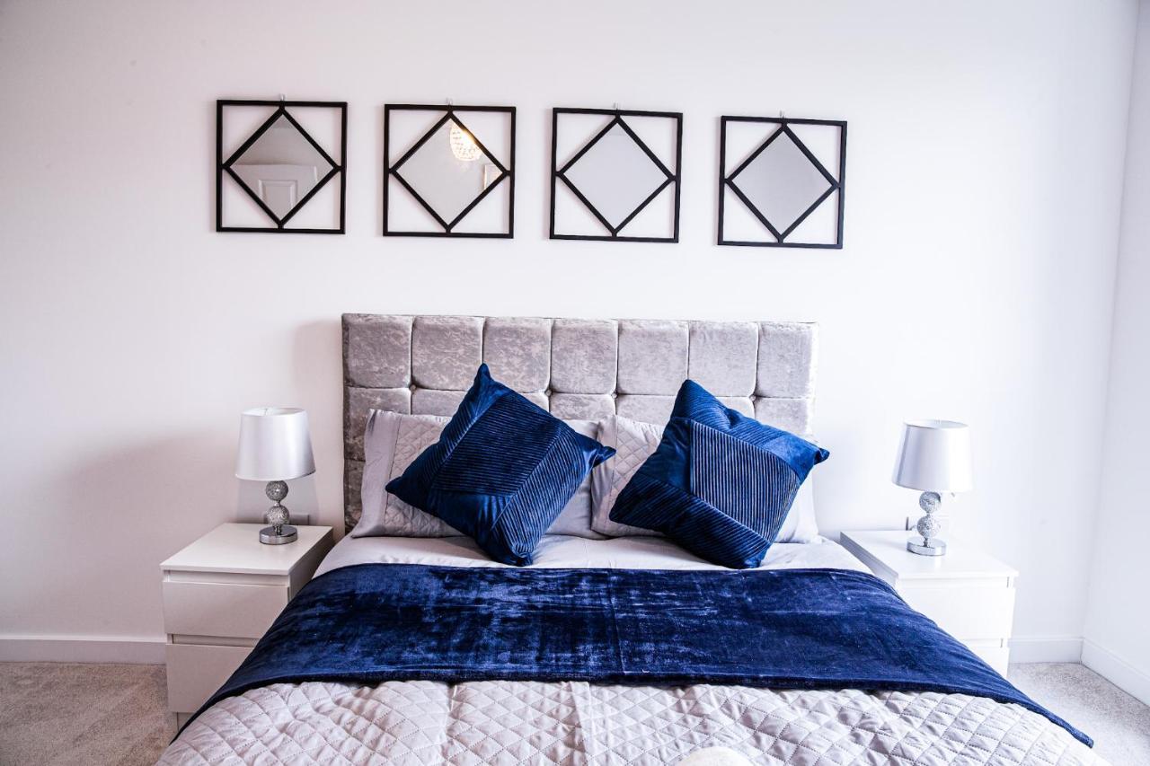 A Luxury 2 Bedroom Apartment With 2 Free Parking Chatham  Esterno foto