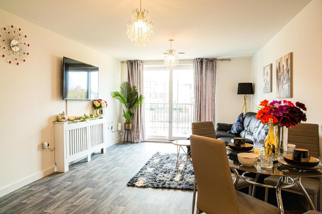 A Luxury 2 Bedroom Apartment With 2 Free Parking Chatham  Esterno foto