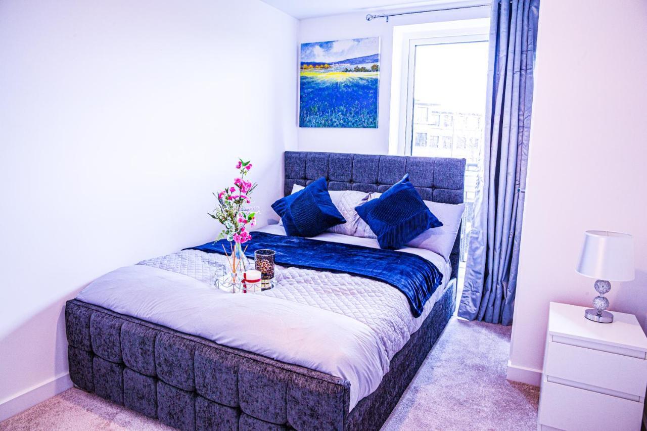 A Luxury 2 Bedroom Apartment With 2 Free Parking Chatham  Esterno foto