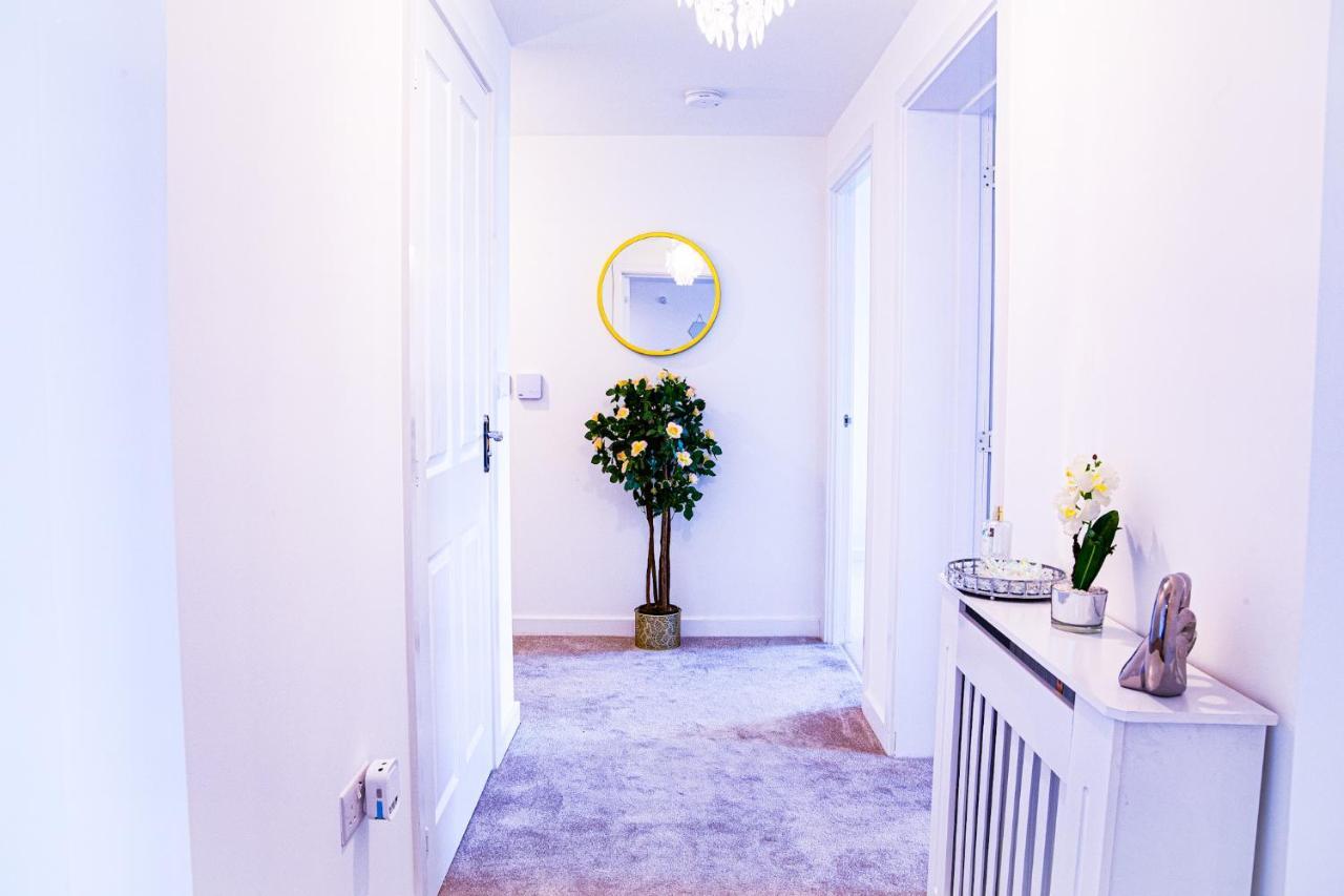 A Luxury 2 Bedroom Apartment With 2 Free Parking Chatham  Esterno foto
