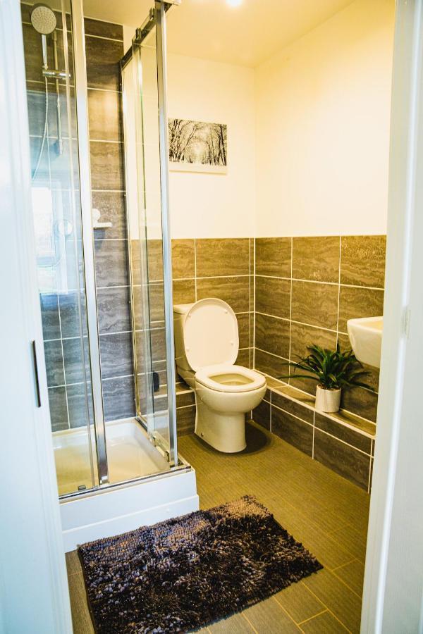 A Luxury 2 Bedroom Apartment With 2 Free Parking Chatham  Esterno foto